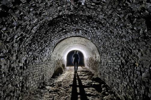 Tunnel d'accès maçonné